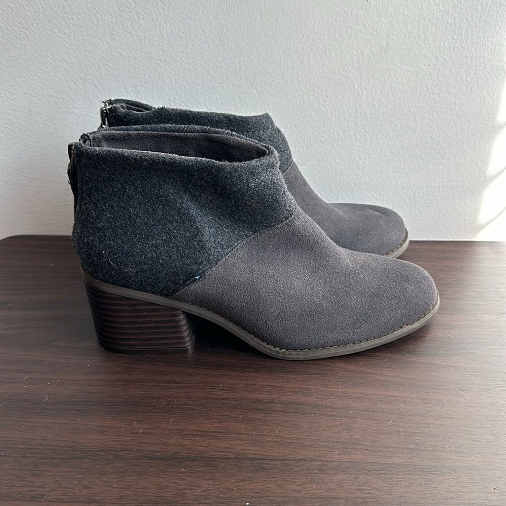 Toms Grey Nubuck Heeled Ankle Booties Sz 6.5
